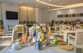 Rosewood Apartment Hotel, Gurgaon - Restaurant