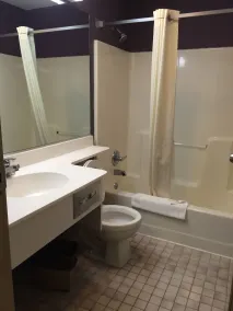 Brookshire Inn - Bathroom