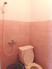 OYO 93663 Penginapan Otw - Badezimmer