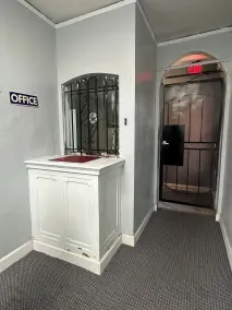 Unity Hotel - No Parking & Rooms Are Upstairs - Mostrador de check-in y check-out