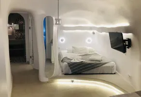 Marann Cave - Quarto