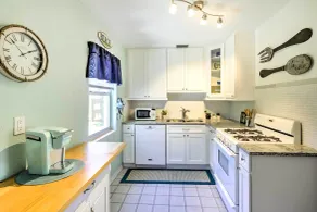 Walk to Beach: New Smyrna Beach Abode w/ BBQ! - Intérieur