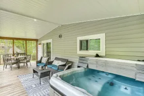 Walk to River: Loudonville Retreat w/ Hot Tub! - Innvendig