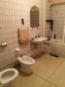Property in a quiet area close to the train station and town - Badeværelse