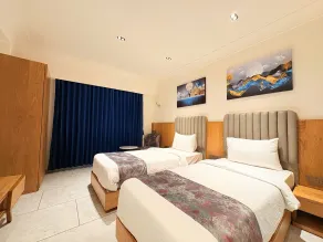 The Parterre - SG Highway Ahmedabad - Quarto