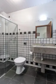 Pousada Cores do Mar | Conforto com Piscina em Bombinhas - Bathroom
