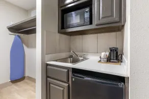 Red Roof Inn & Suites Newport News - Chambre