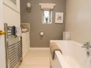 Dray Cottage - Bathroom