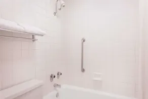 Super 8 by Wyndham Macon West - Salle de bain