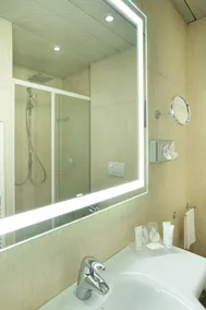 Best Western Plus Executive Hotel and Suites - Bathroom
