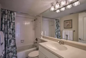 Sunny Getaway: Community Amenities, Walk to Beach! - Interiör