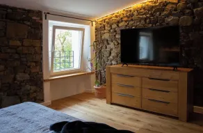 Stevoski Rooms - Modern Comfort in a Historic Stone House - Zimmer