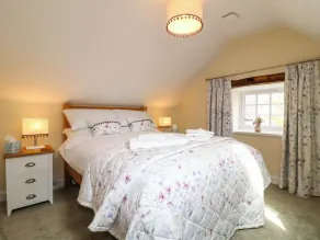 The Long Barn - Camera