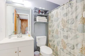 Lake Placid Home w/ Screened Porch: Near Lake Clay - Badeværelse