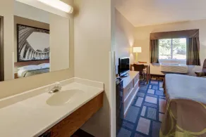 Super 8 by Wyndham Akron S/Green/Uniontown OH - Chambre