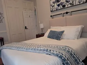 GORGEOUS 3 BEDROOM IN DOWNTOWN  - Zimmer