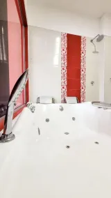 Hotel Beijing Caucasia - Bathroom