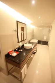 Vivanta Kolkata EM Bypass - Bathroom