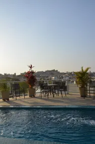 Tripli Hotels Shambhu Villas - Piscina
