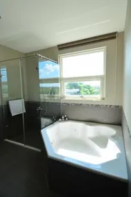 Simple Happiness B&B - Bathroom