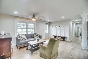 Rural Spiro Getaway w/ Private Deck! - Interiør
