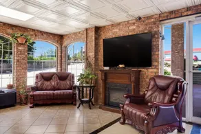 Rodeway Inn Branson, Brick House - Lobby