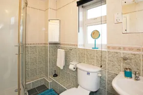 3 Bedroom House Near the City Center - Badeværelse