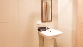 RedDoorz Plus @ Diola Villamonte Bacolod - Salle de bain
