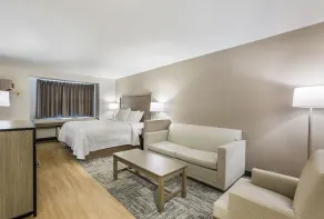 Red Roof Inn PLUS+ & Suites Savannah – I-95 - Room