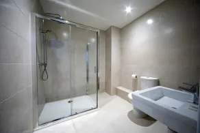 Wellington Apartments - Bathroom