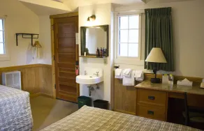 Old Faithful Lodge & Cabins - Inside the Park - Rum