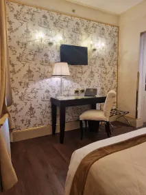 Hotel A La Commedia - Room