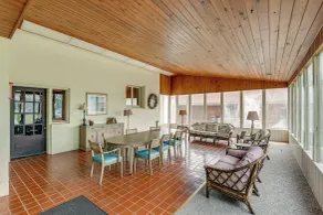 Walk to Lawrenceburg Square: Home for Large Groups - Interior