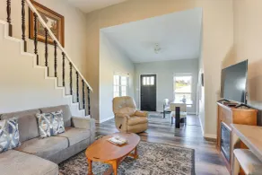 Golf, Shop, Tour & More: Oakland City Apartment - Interiör