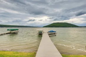 Keuka Lake Cabin w/ Boat Dock Access & Fire Pit! - Interni