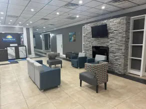 Days Hotel by Wyndham Williamsburg I-64 - Reception