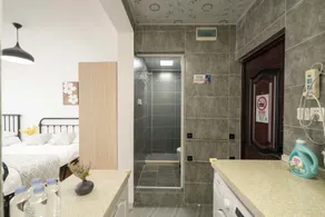 Book and Bed-North Bund - Rom
