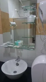Hotel Golden Vista - Bathroom