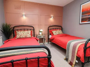 Steam and Stay @ Hoole - Rom