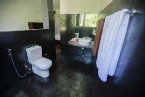 Salt House - Bathroom