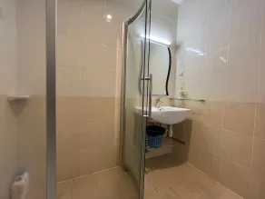 Hotel O Atari Inn - Badezimmer