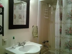 Inn Towne Cottage - Badezimmer