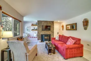 Quiet Condo w/ Great Views, 1/2 Mi to Eagle Lodge! - Interiør