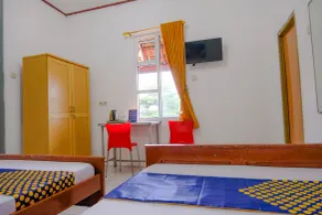 OYO Life 2638 Hotel Raya - Room