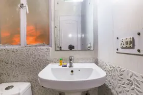Via Hemkunt Mansion - Bathroom
