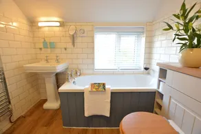 Little Turnpike Cottage, Melton - Bathroom