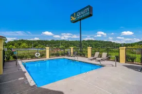 Quality Inn & Suites Canton, GA - Piscine