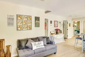 Hemphill Vacation Rental w/ Pool, Walk to Lake! - Innvendig