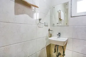 FabHotel Taugan Inn - Nr Yashobhoomi Convention Centre - Bad