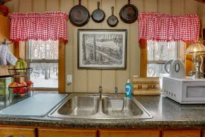 Pet-friendly Irons Cottage w/ Fire Pit & Fireplace - Innvendig